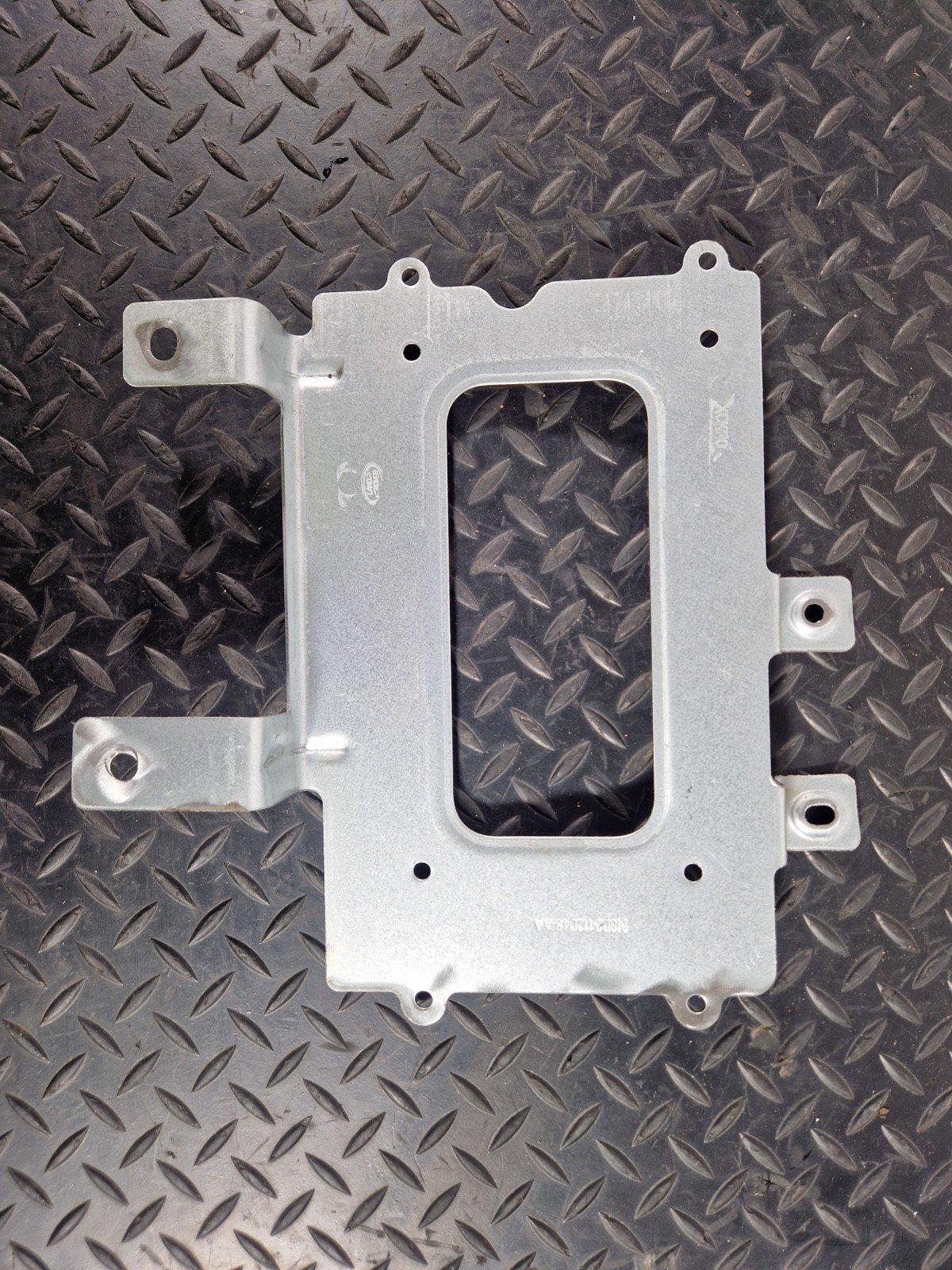 19-ON RANGE ROVER EVOQUE L551 AUDIO MODULE BRACKET MOUNT M8D2112D48AA