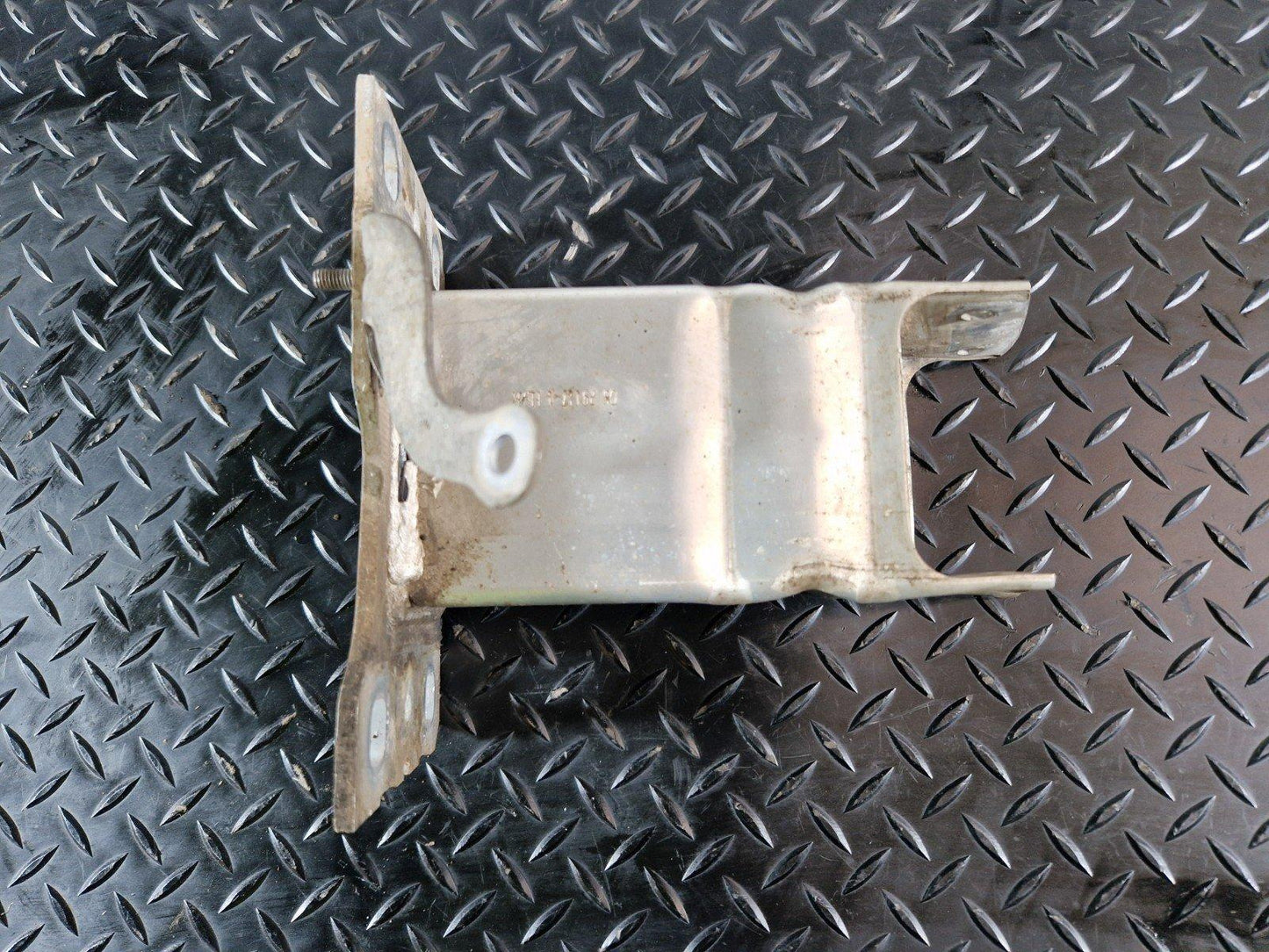 16-19 AUDI A4 B9 QUATTRO 2.0TDI OEM FRONT RIGHT REINFORCEMENT BRACKET 8W0807134