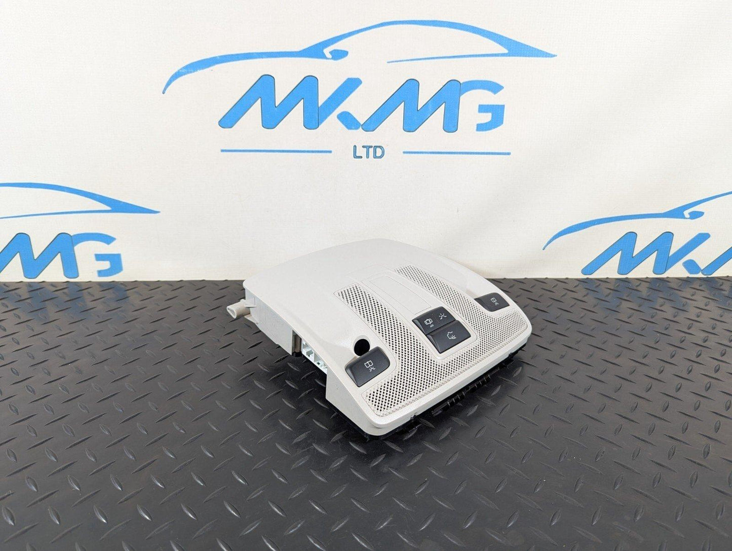 14-19 MERCEDES BENZ GLA X156 OEM INTERIOR ROOF CENTRE LIGHT A0009004508