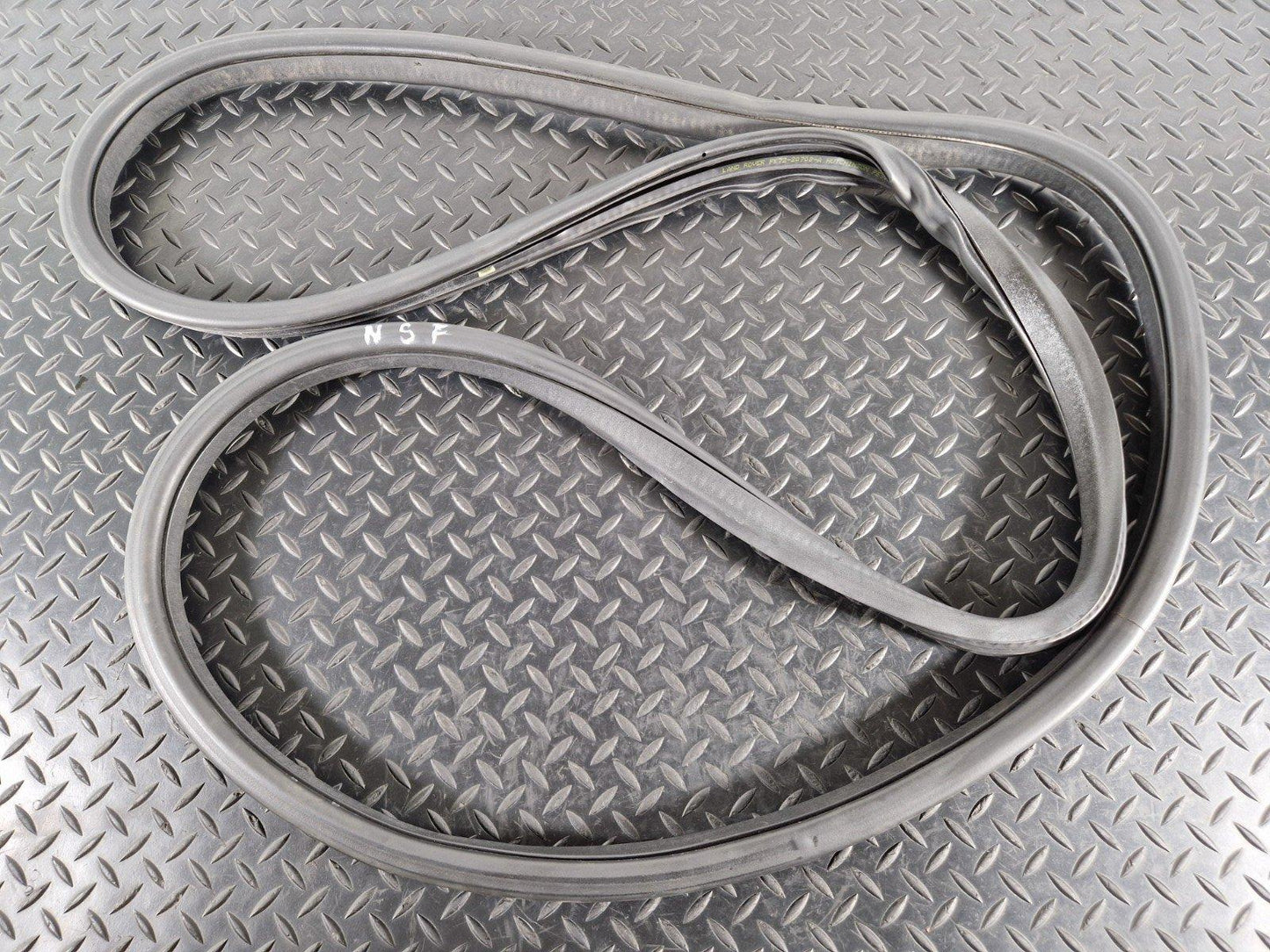 14-19 LAND ROVER L550 DISCOVERY OEM N/S/F FRONT LEFT DOOR SEAL RUBBER FK7220708A