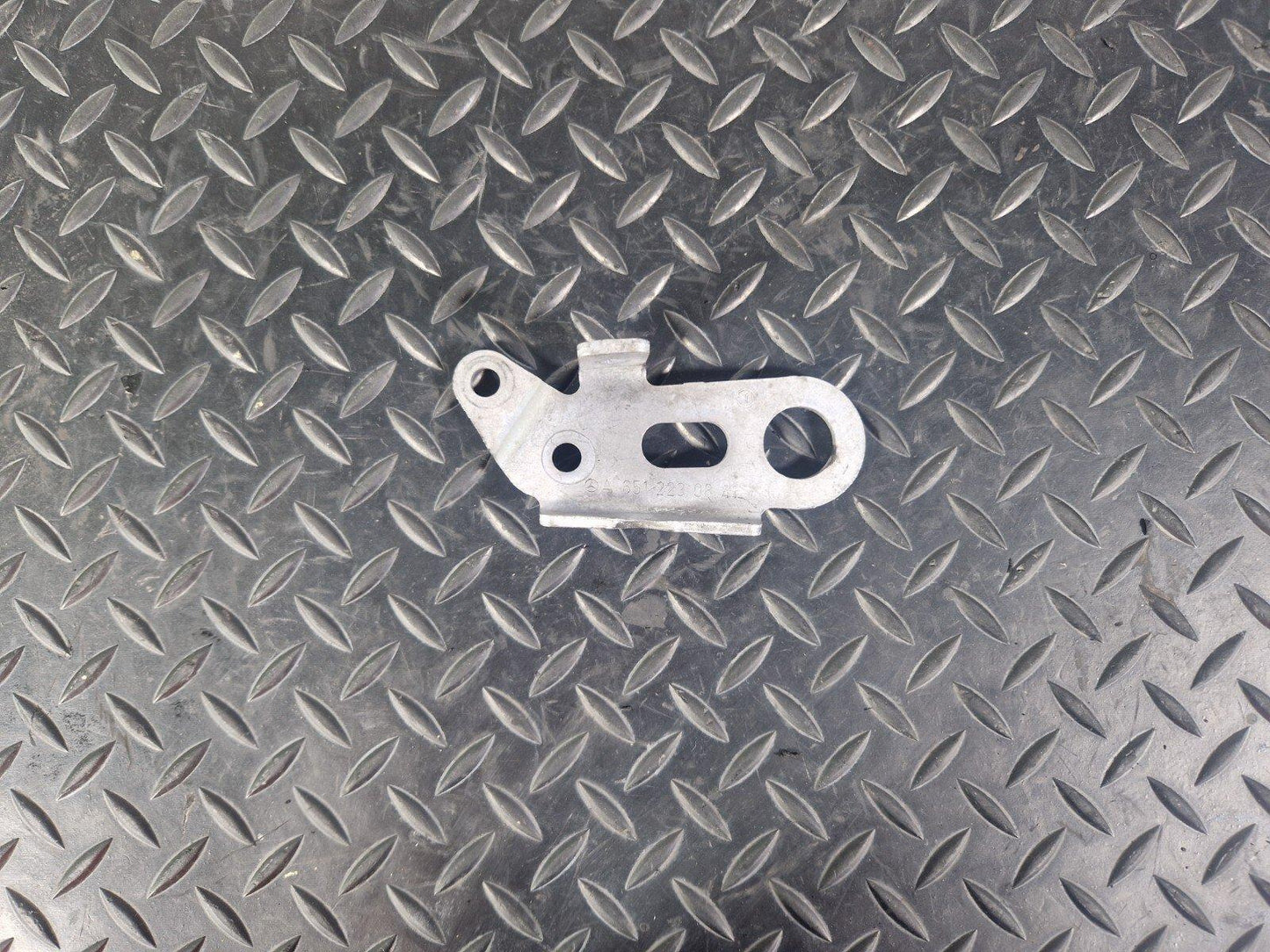14-21 MERCEDES-BENZ C-CLASS C250D W205 ENGINE SUPPORT BRACKET A6512230841