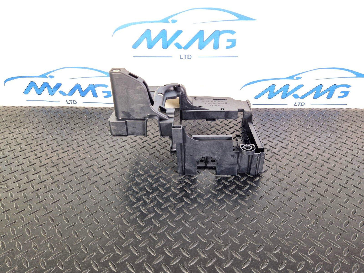 14-21 MERCEDES C300h W205 OEM CD CHANGER ECU HOLDER BRACKET MOUNT A2055458900