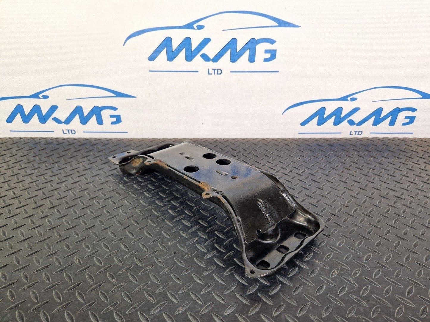 14-21 MERCEDES BENZ C200d W205 GEARBOX MOUNT BRACKET ENGINE CARRIER A2052402502
