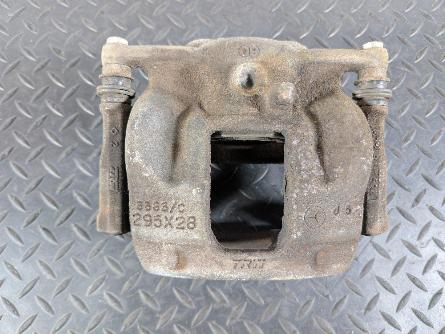13-19 MERCEDES BENZ CLA C117 FRONT RIGHT O/S BRAKE CAPLIPER A24638 295X28