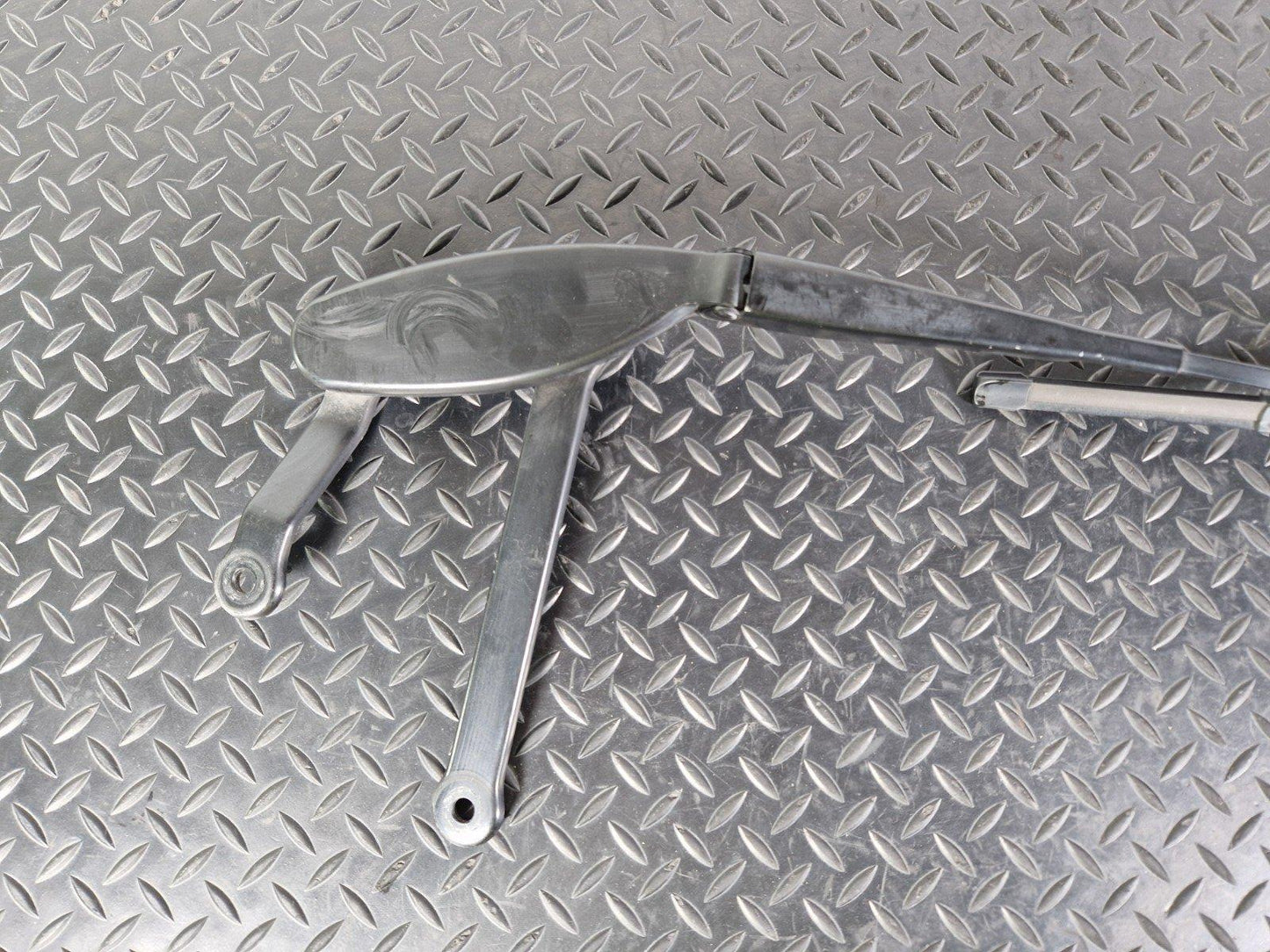 14-21 MERCEDES BENZ C300h W205 WINDSCREEN LEFT N/S WIPER ARM COVER A2058240219