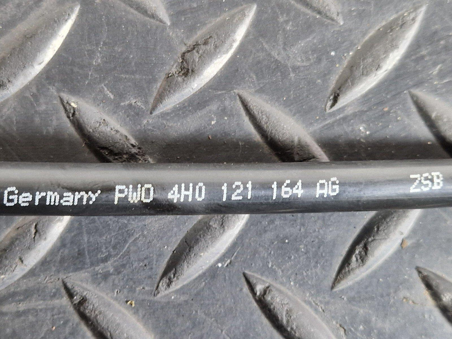 10-17 AUDI A8 4H FRONT CENTER BREATHER LINE 4H0121107 4H0121081 4H0121164AG