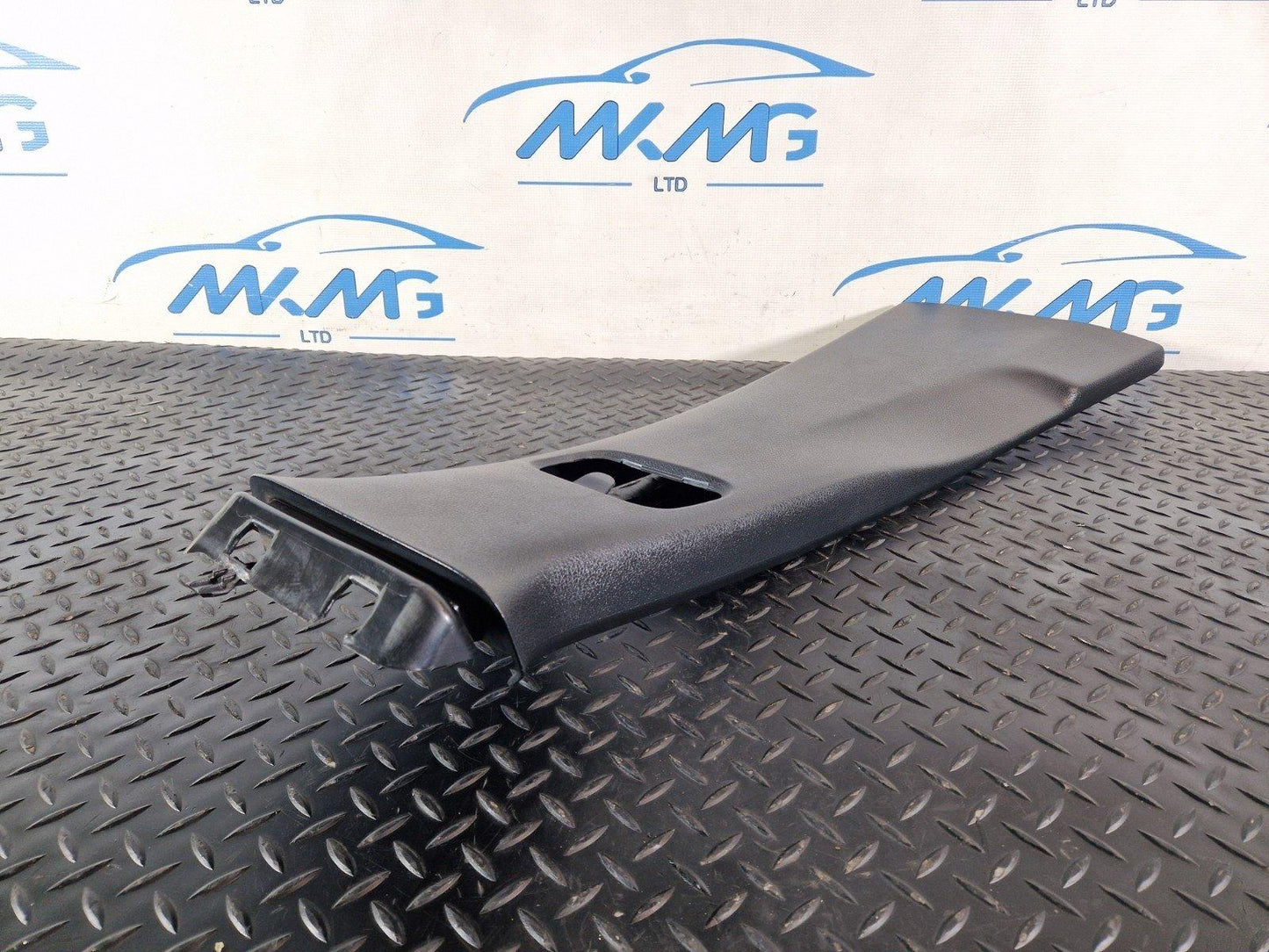 19-ON MERCEDES BENZ B CLASS W247 OEM RIGHT O/S B PILLAR TRIM A2476900400