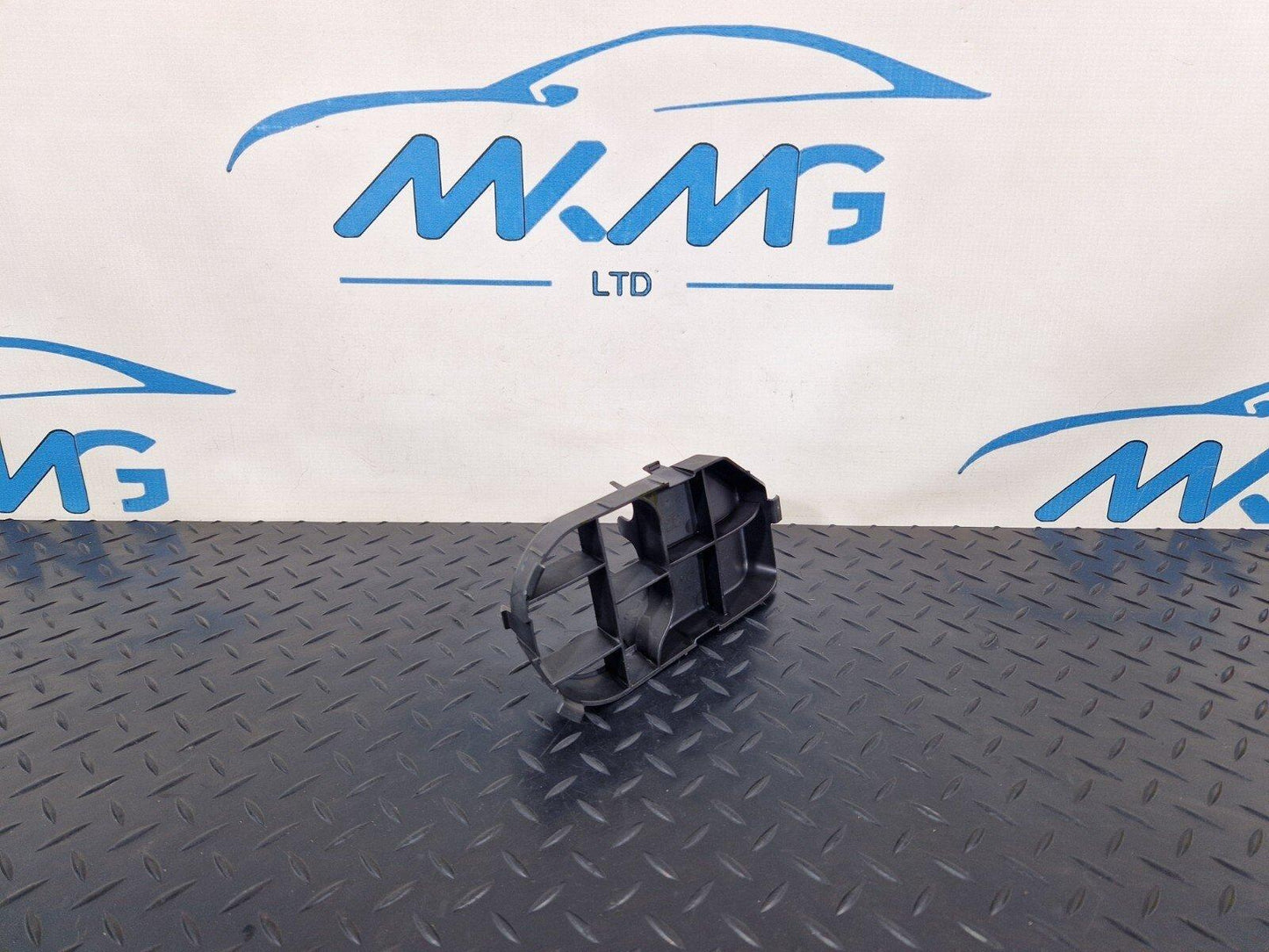 18-ON MERCEDES BENZ SPRINTER W907 W910 2.2 CDI RADIATOR COVER A9105050500