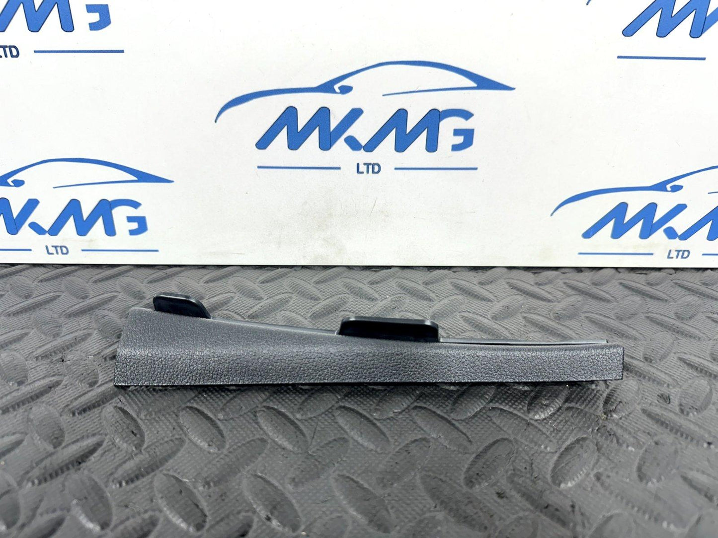 16-19 AUDI A4 B9 AVANT GENUINE RIGHT DRIVER SIDE A PILLAR BRACKET 8W0868204