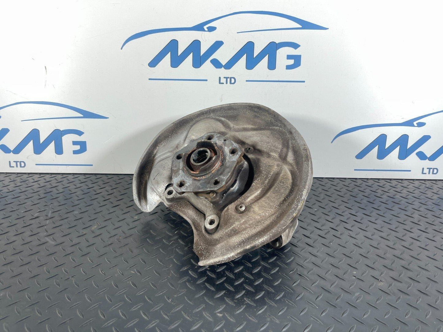 16-19 AUDI A4 B9 QUATTRO GENUINE REAR LEFT PASSENGER SIDE WHEEL HUB 8W0505435AA
