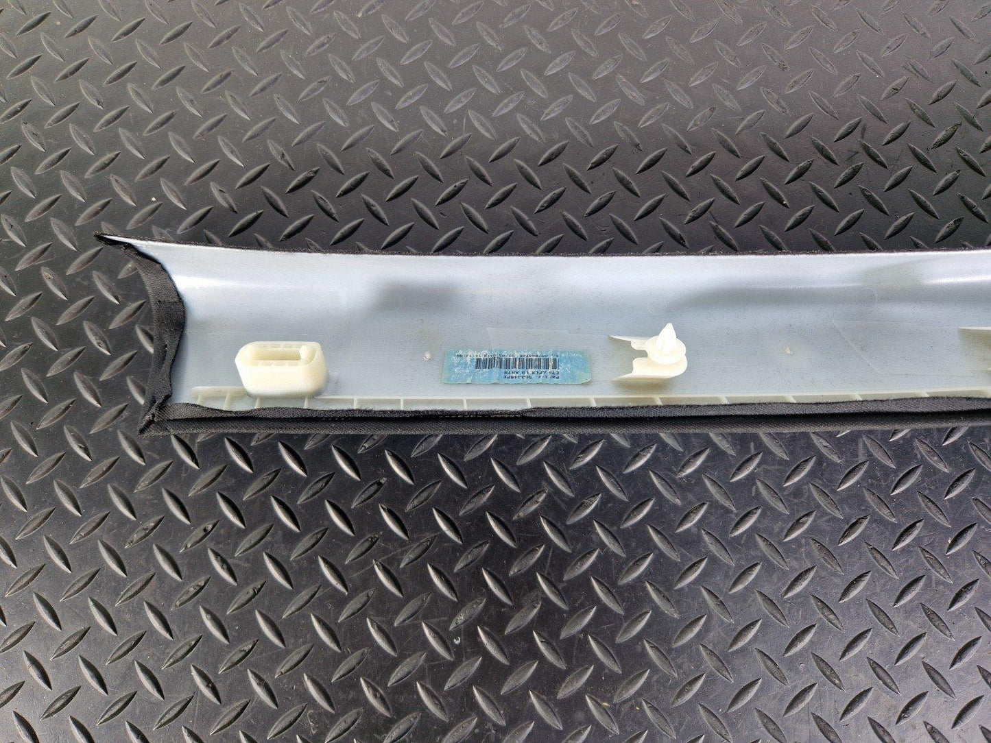 10-13 BMW X5 SERIES E70 GENUINE COVER A-COLUMN LEFT N/S BLACK 7129749