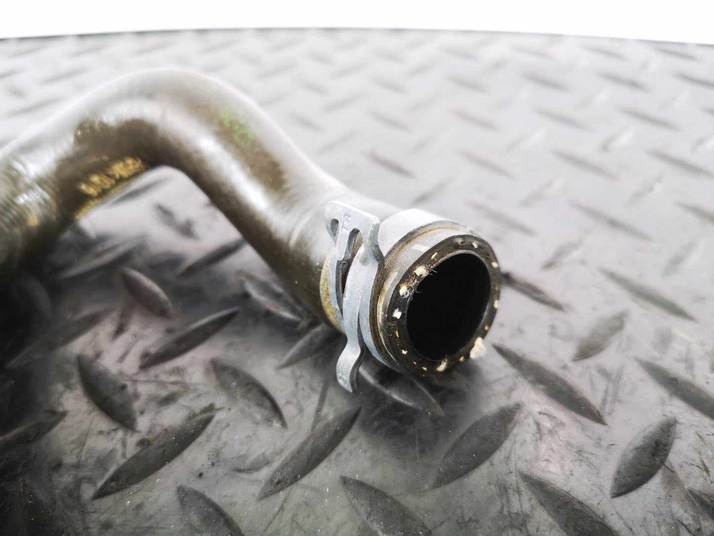 16-19 AUDI A4 B9 GENUINE V6 3.0TDI CSW ENGINE WATER COOLANT PIPE 8W0819332P