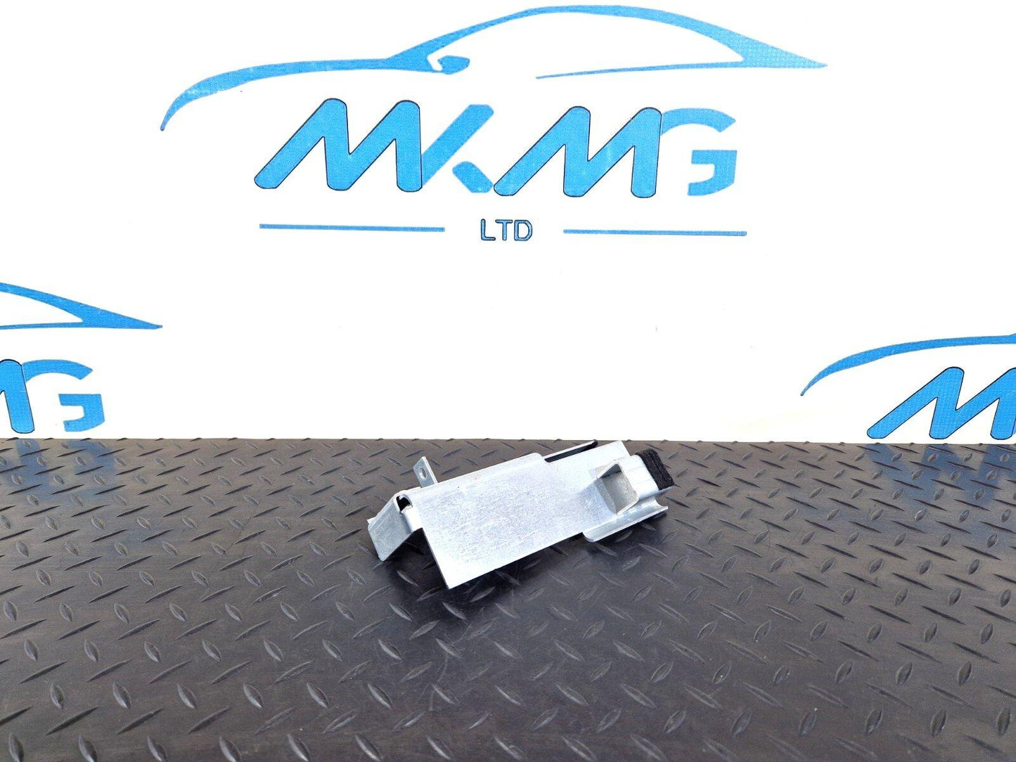 10-15 AUDI Q7 4L GENUINE OEM BATTERY HOLDER 7L0801387D