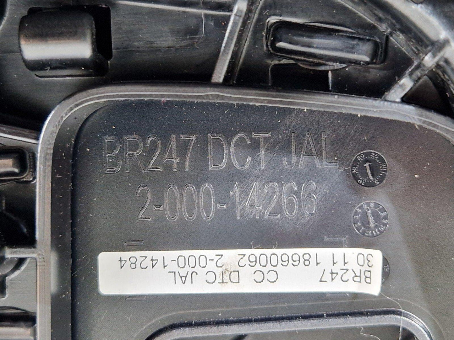 19-ON MERCEDES BENZ B CLASS W247 CENTRE CONSOLE TRIM GENUINE A2476807103
