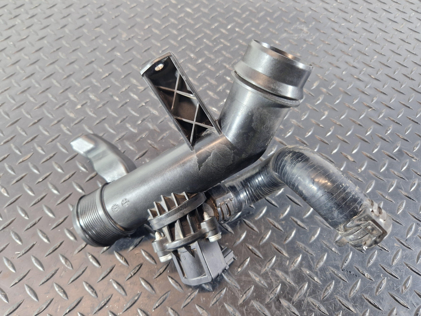 Range Rover Evoque L551 2.0L Petrol Intercooler Hose Pipe HJ32-6C782-AC
