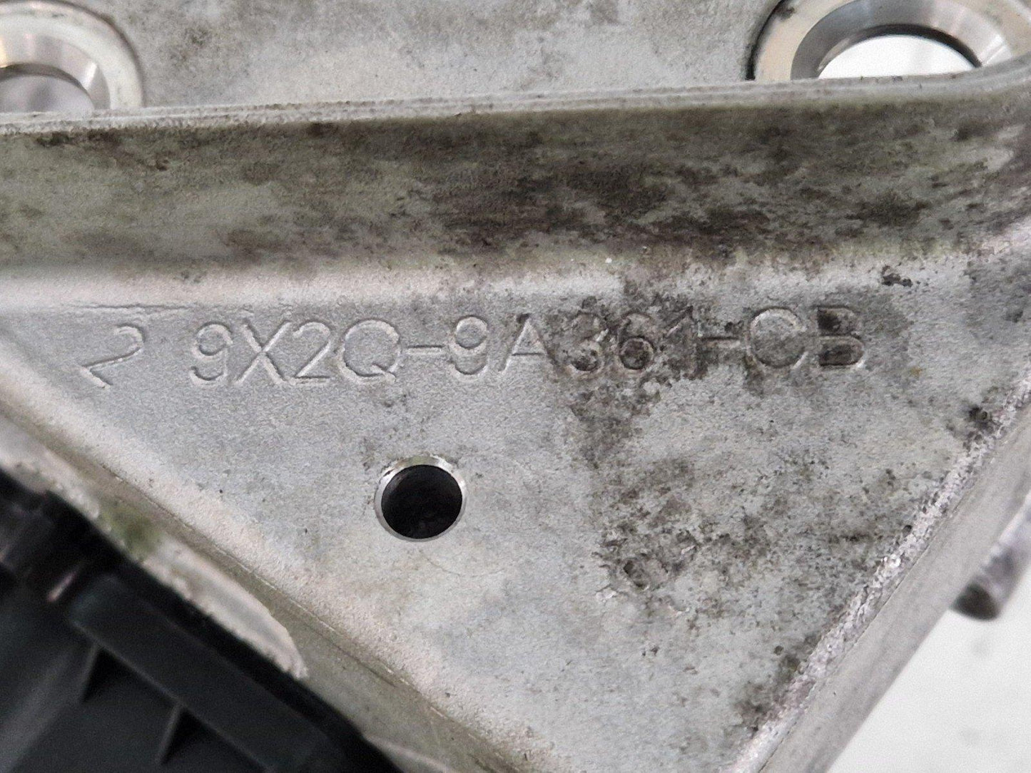 17-ON LAND ROVER DISCOVERY L462 OEM FUEL PUMP BRACKET OIL BREATHER 9X2Q9A361CB