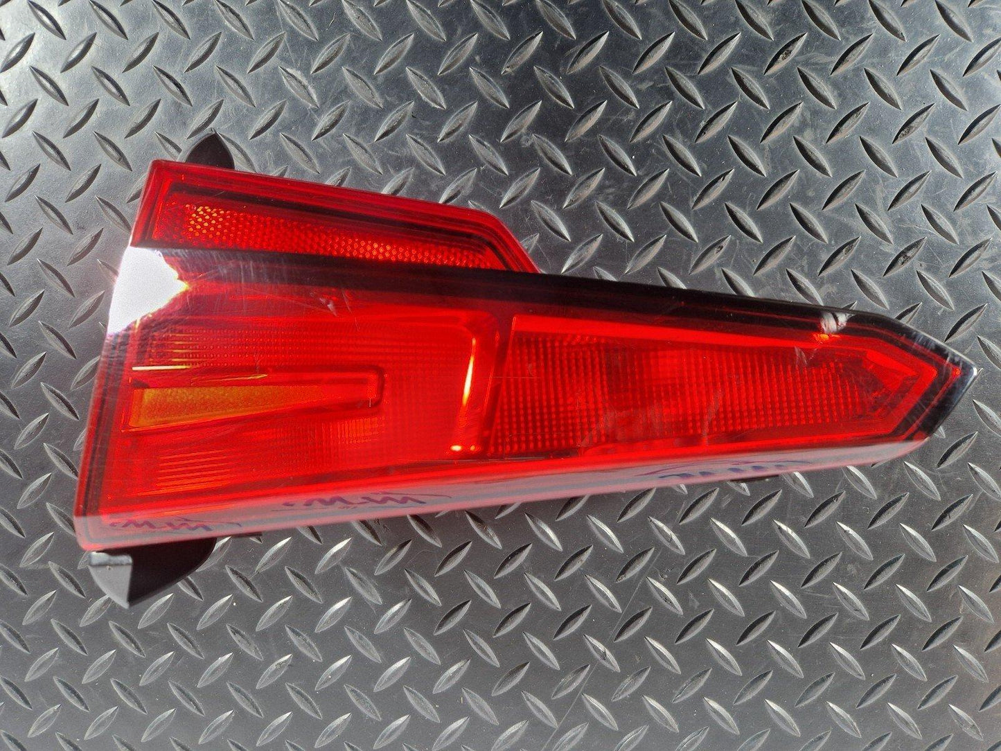 16-19 AUDI A4 B9 SALOON REAR RIGHT O/S/R INNER TAILGATE LIGHT 8W5945076A