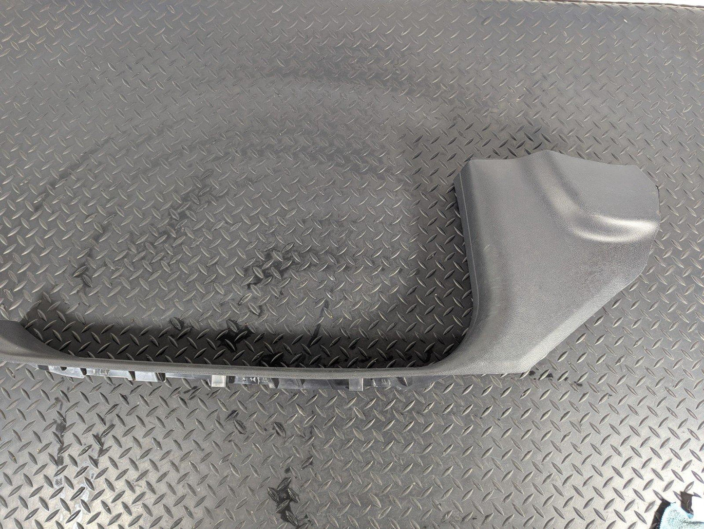 11-19 MERCEDES BENZ ML W166 GENUINE FRONT LEFT UNDERDOOR TRIM A1666801735