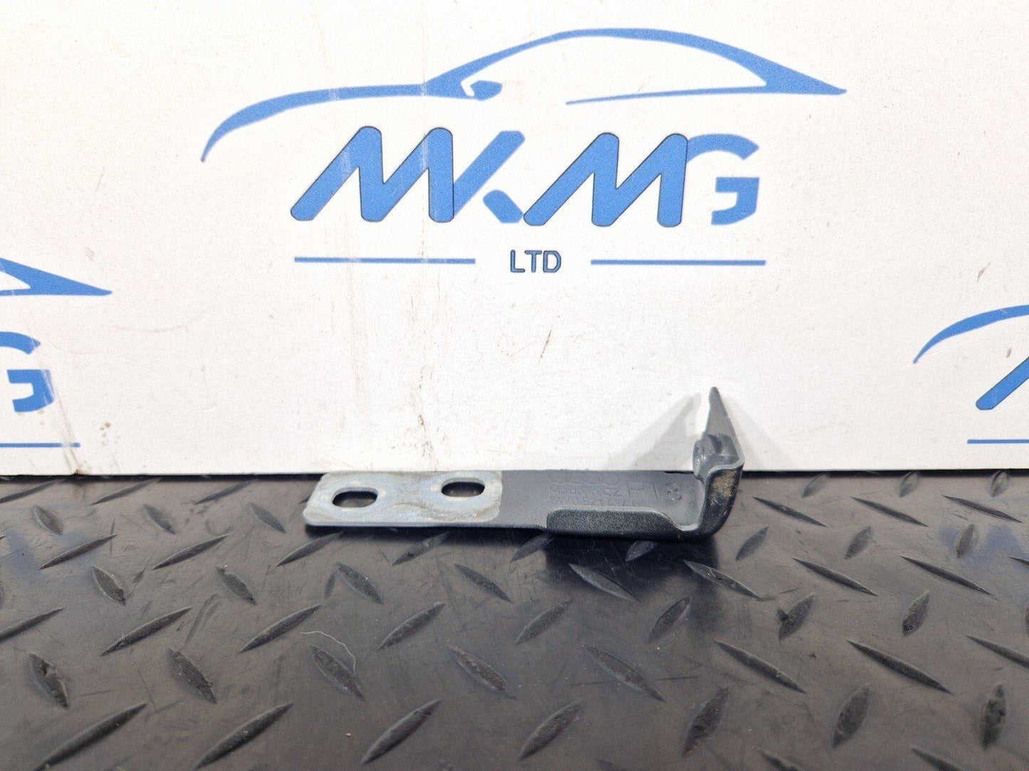 16-19 AUDI A4 B9 GENUINE FRONT DRIVER SIDE WING FENDER MOUNT BRACKET 8W0821434B