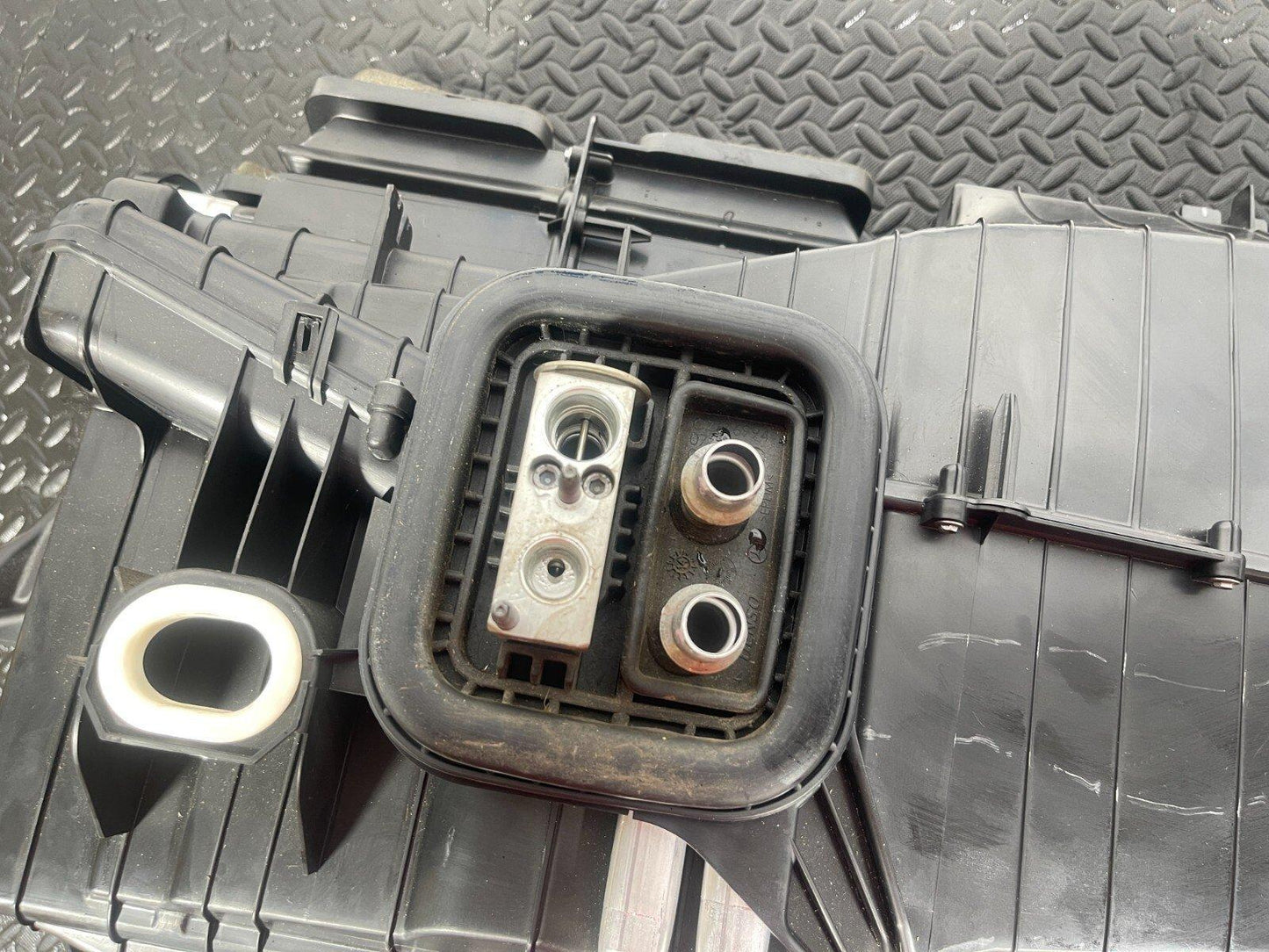 12-18 MERCEDES BENZ A CLASS W176 GENUINE HEATER MATRIX BOX A2468307000