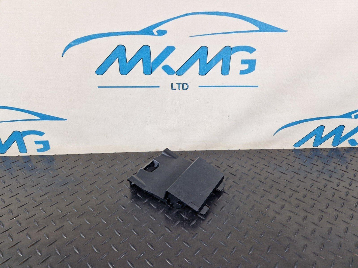 13-19 MERCEDES BENZ CLA C117 AMG GENUINE CENTRE CONSOLE TRIM COVER A2468230000