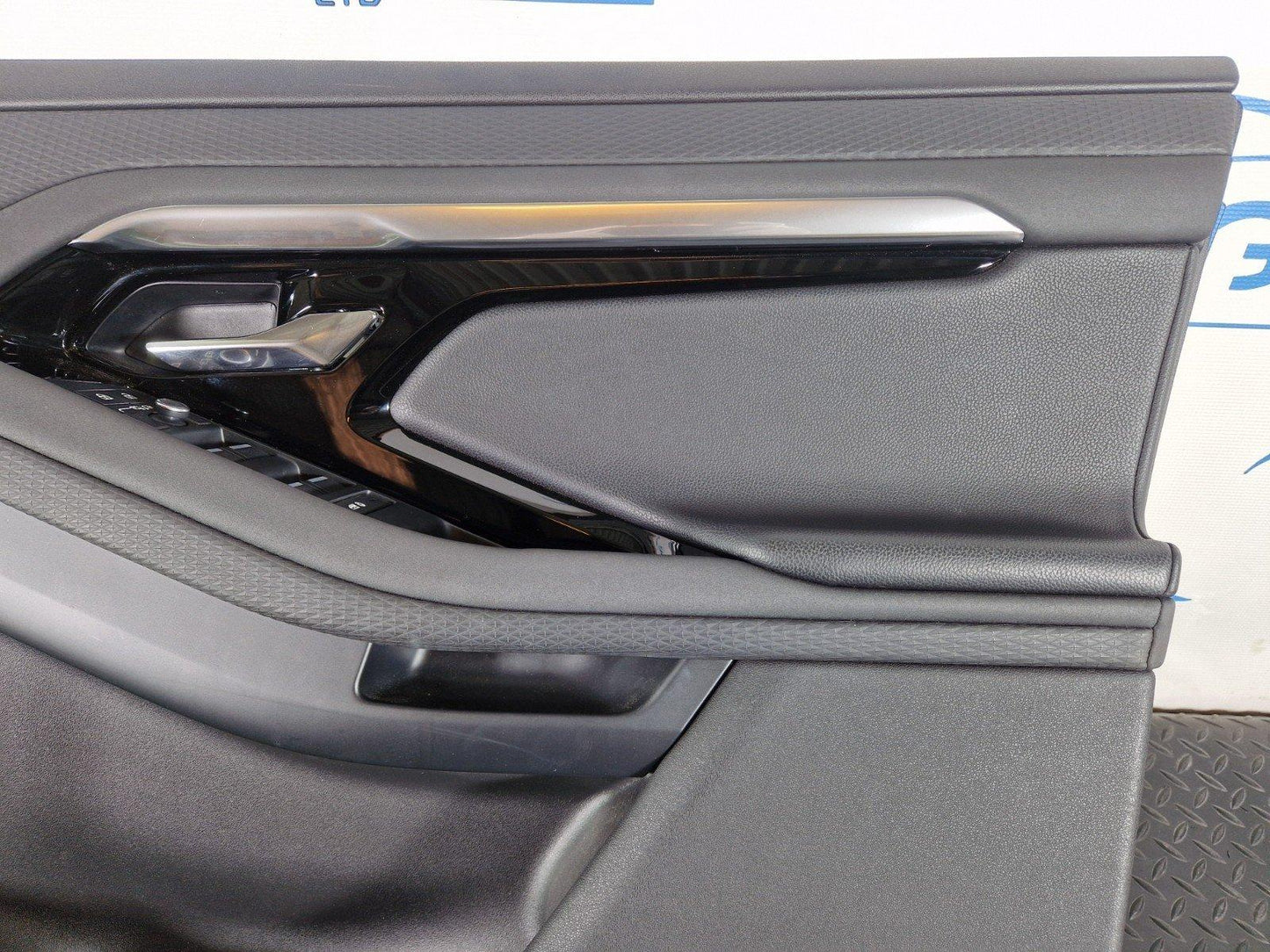 19-ON RANGE ROVER EVOQUE L551 GENUINE FRONT RIGHT O/S DRIVER DOOR CARD