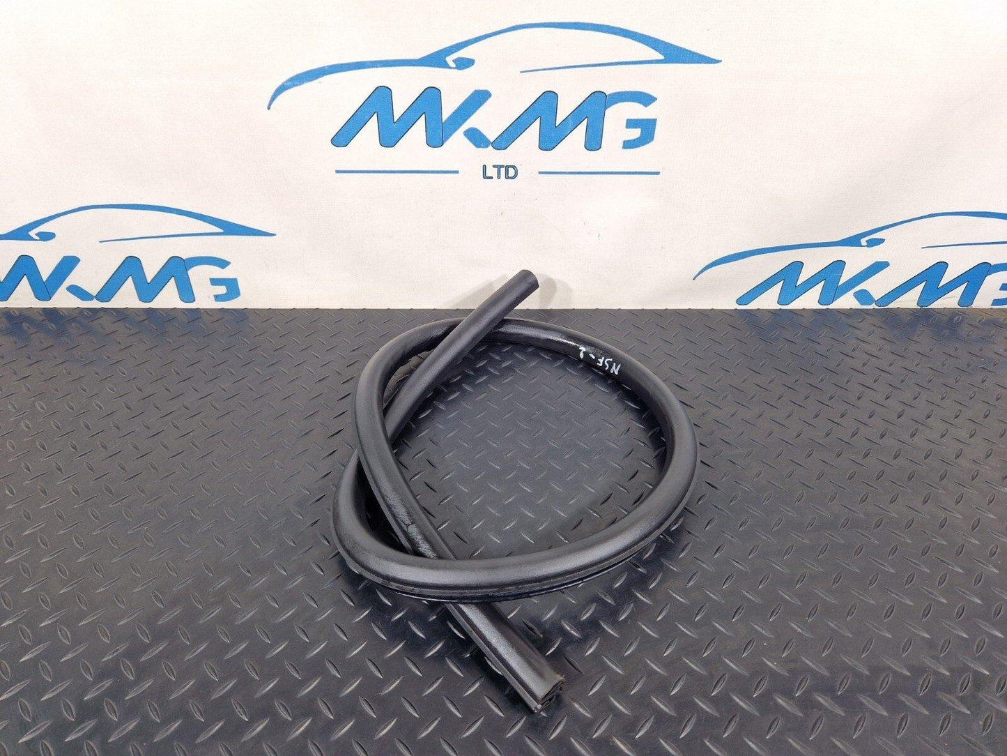10-18 AUDI A7 4G S-LINE GENUINE FRONT LEFT NSF RUBBER WEATHER SEAL 4G8831707A