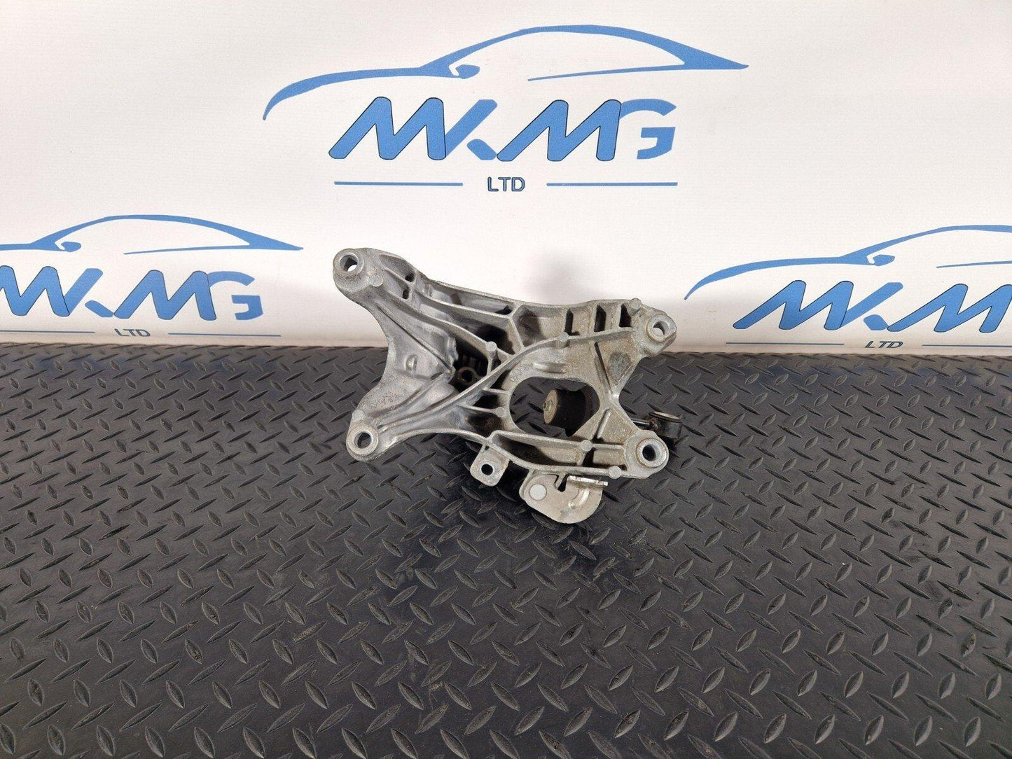 16-24 AUDI A5 F5 OEM ENGINE MOUNT BRACKET O/S RIGHT 4M0199308AA 4M0199870AM