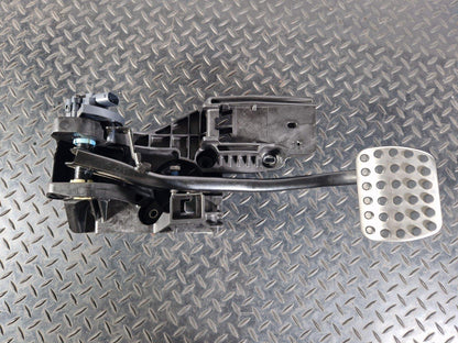19-ON MERCEDES BENZ A CLASS EQ W177 ELECTRIC BRAKE PEDAL A2472903800