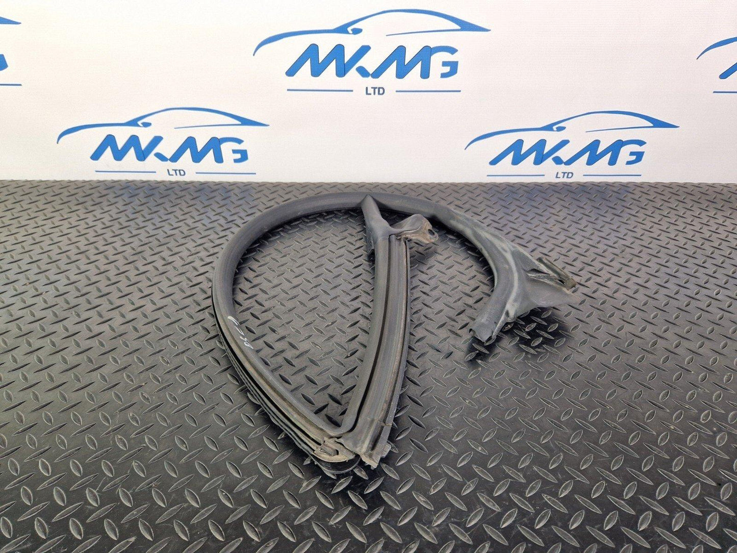15-18 AUDI A7 4G GENUINE OEM FRONT RIGHT O/S UPPER DOOR RUBBER SEAL 4G8845354J