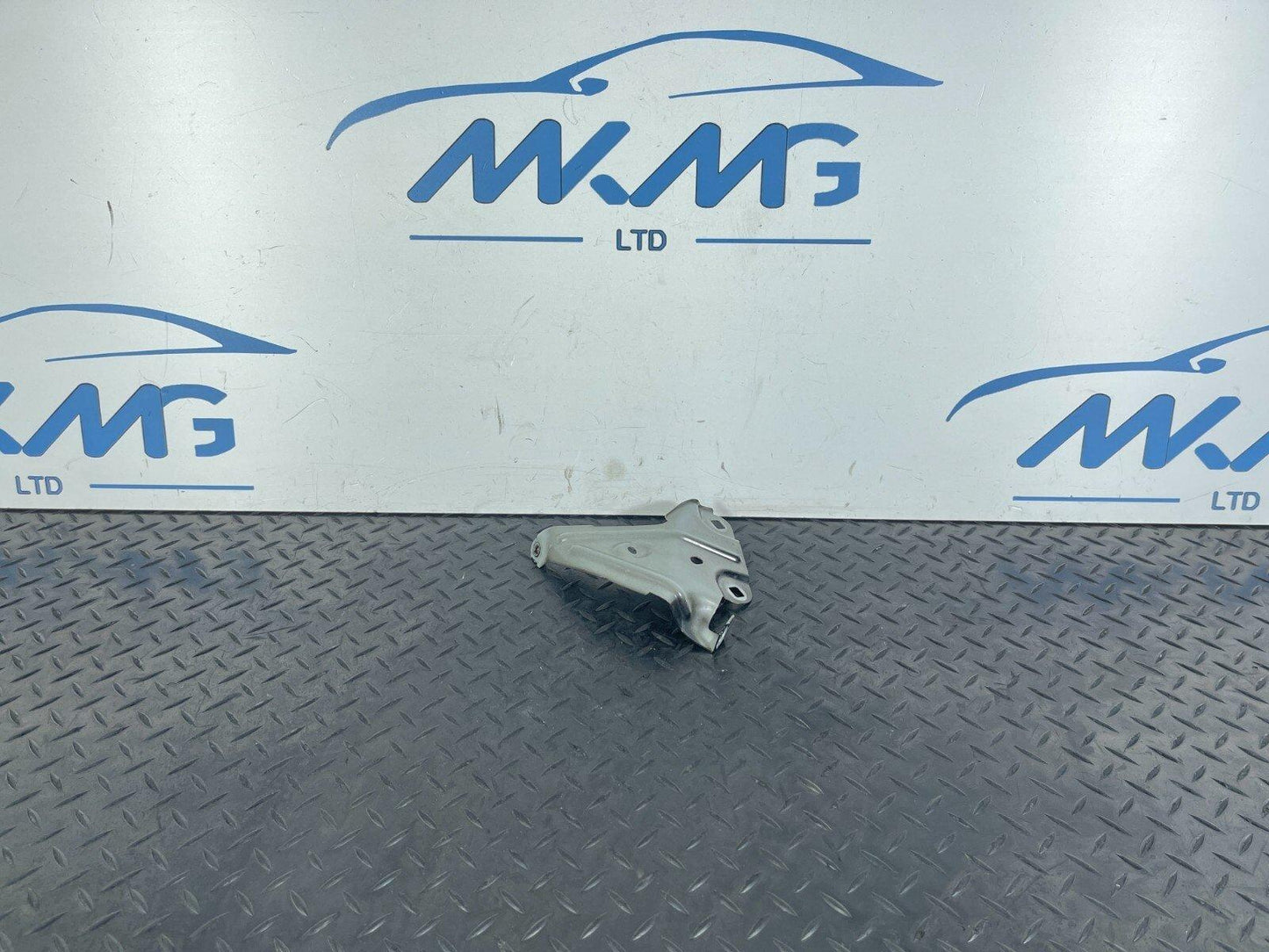 16-22 BMW X1 F48 FRONT RIGHT DRIVER SIDE WING FENDER BRACKET HOLDER 7351516