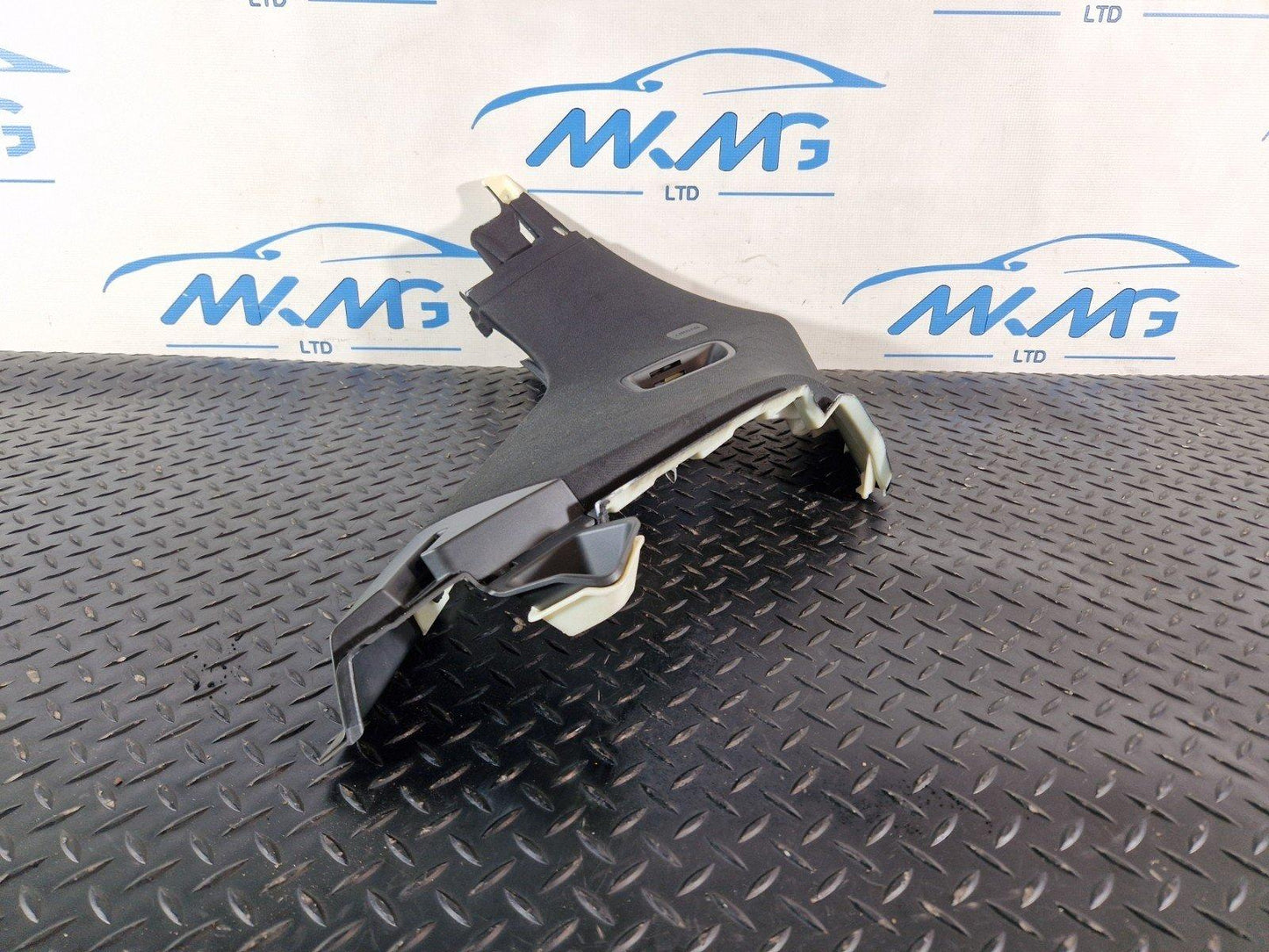 16-20 AUDI Q7 4M GENUINE LEFT UPPER D PILLAR TRIM 4M0867245B