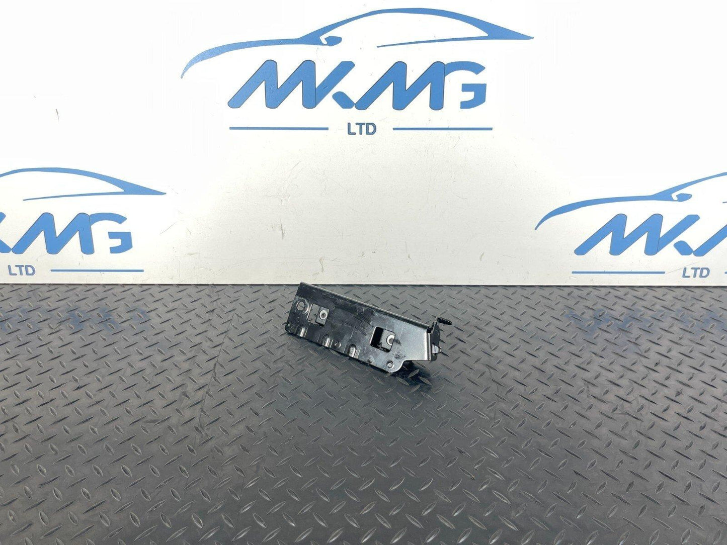 16-19 AUDI A4 B9 GENUINE MOUNTING FOR TIE-DOWN EYE 8W9813982
