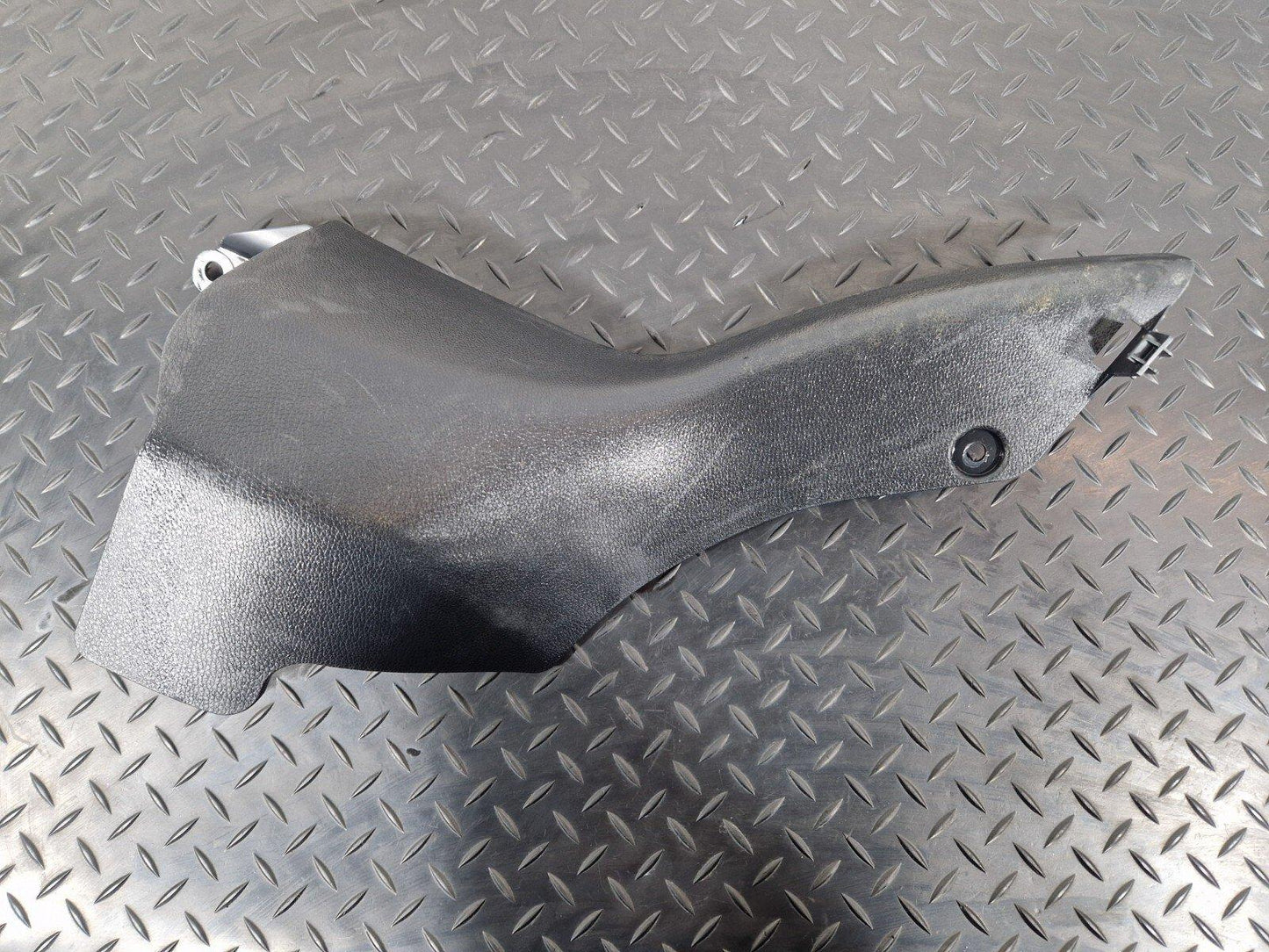 18ON MERCEDES BENZ SPRINTER W907 W910 RIGHT SIDE DOOR SILL TRIM A9106880100
