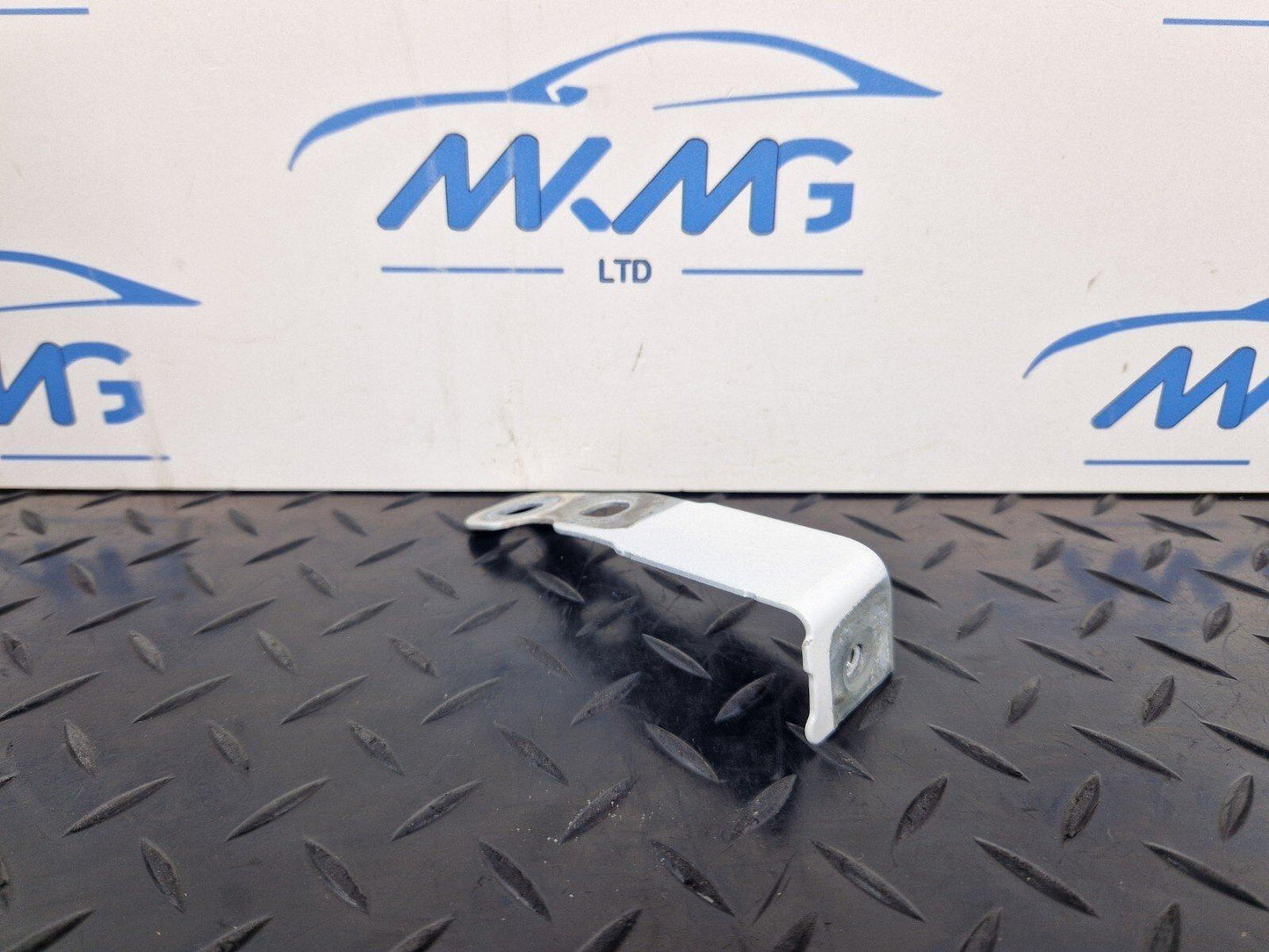 16-23 AUDI S5 COUPE GENUINE WING FENDER BRACKET FRONT RIGHT 8W6821434