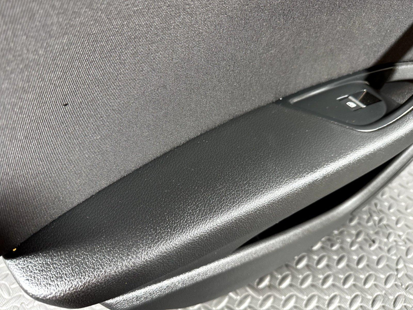 16-19 AUDI A4 B9 SALOON GENUINE REAR PASSENGER SIDE DOOR CARD PANEL 8W0868065