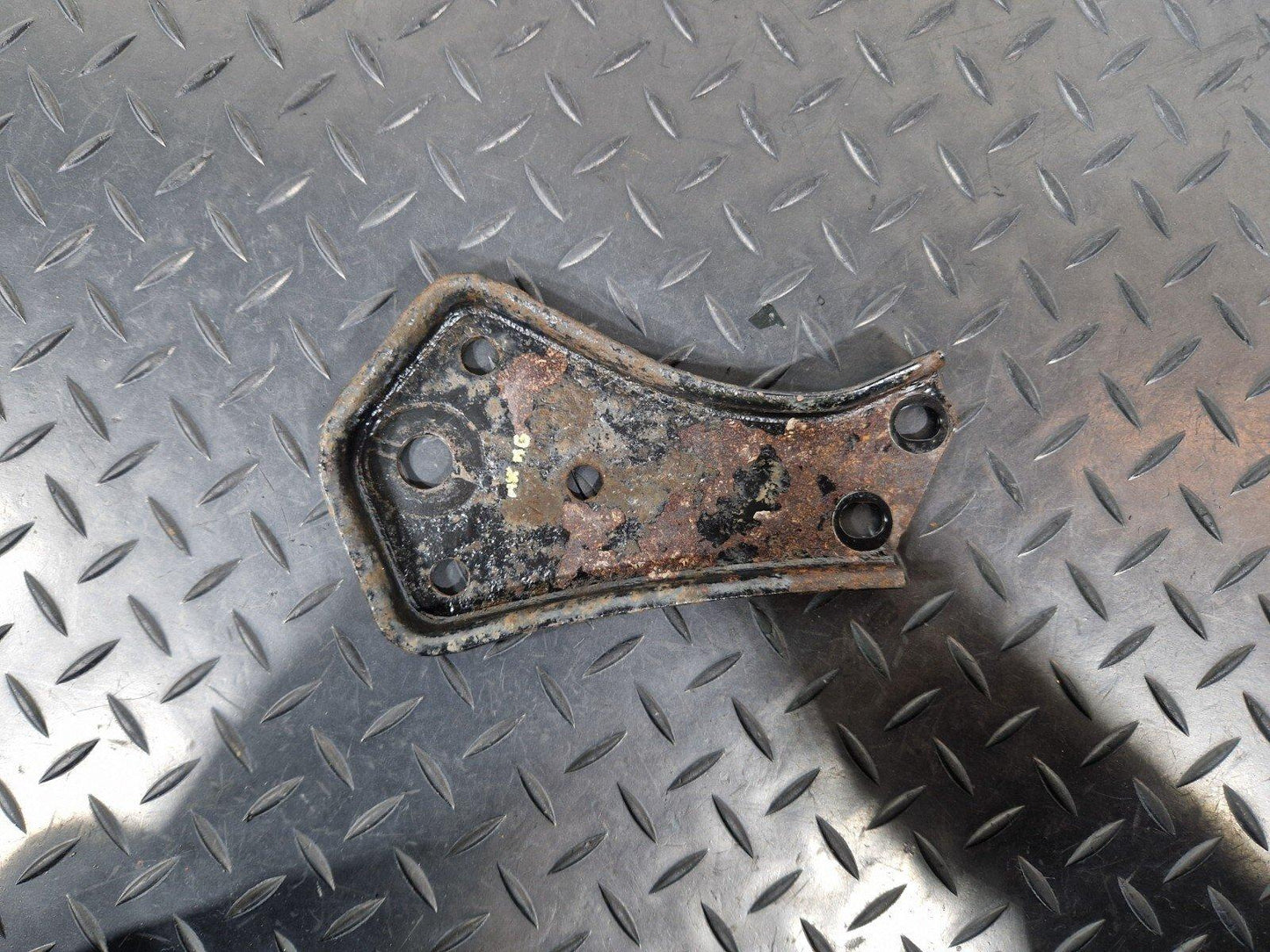 14-21 MERCEDES-BENZ C250D W205 REAR SUBFRAME RIGHT SIDE STOP PLATE A2053520800