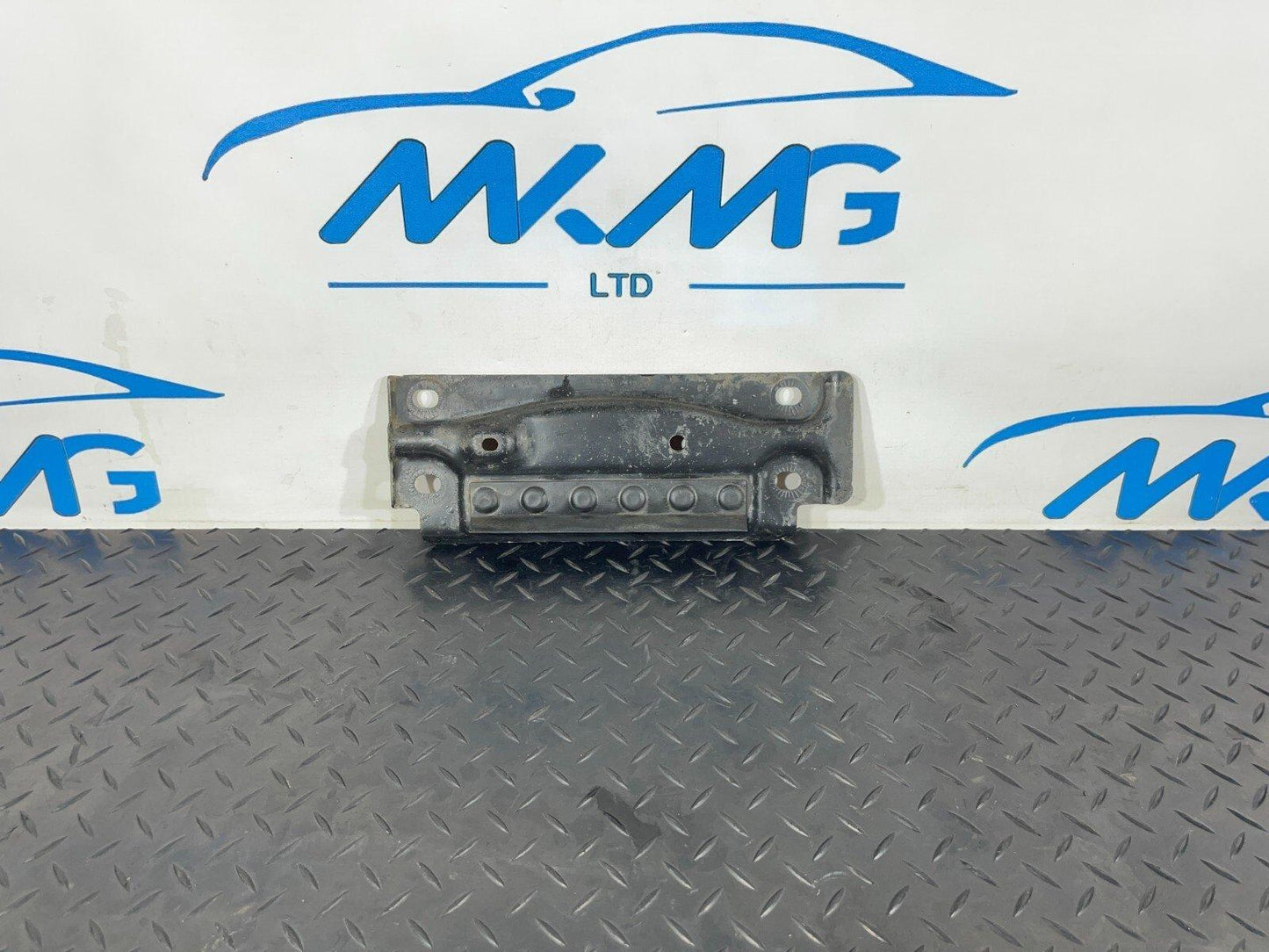 16-19 AUDI A4 B9 AVANT MUFFLER MOUNT BRACKET PLATE 8W0803183A