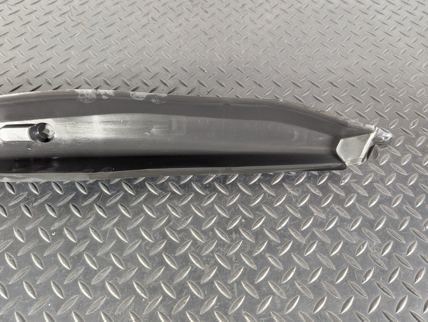 13-19 MERCEDES BENZ CLA W117 C117 FRONT RIGHT FENDER RUBBER SEAL A1178890225