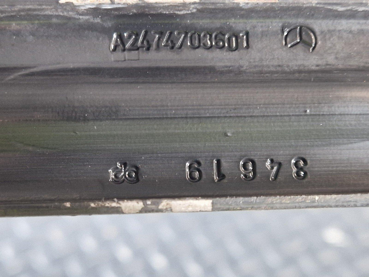 19-ON MERCEDES B CLASS W247 FUEL TANK HOLDER A2474703601 A2474703701 A2476840018