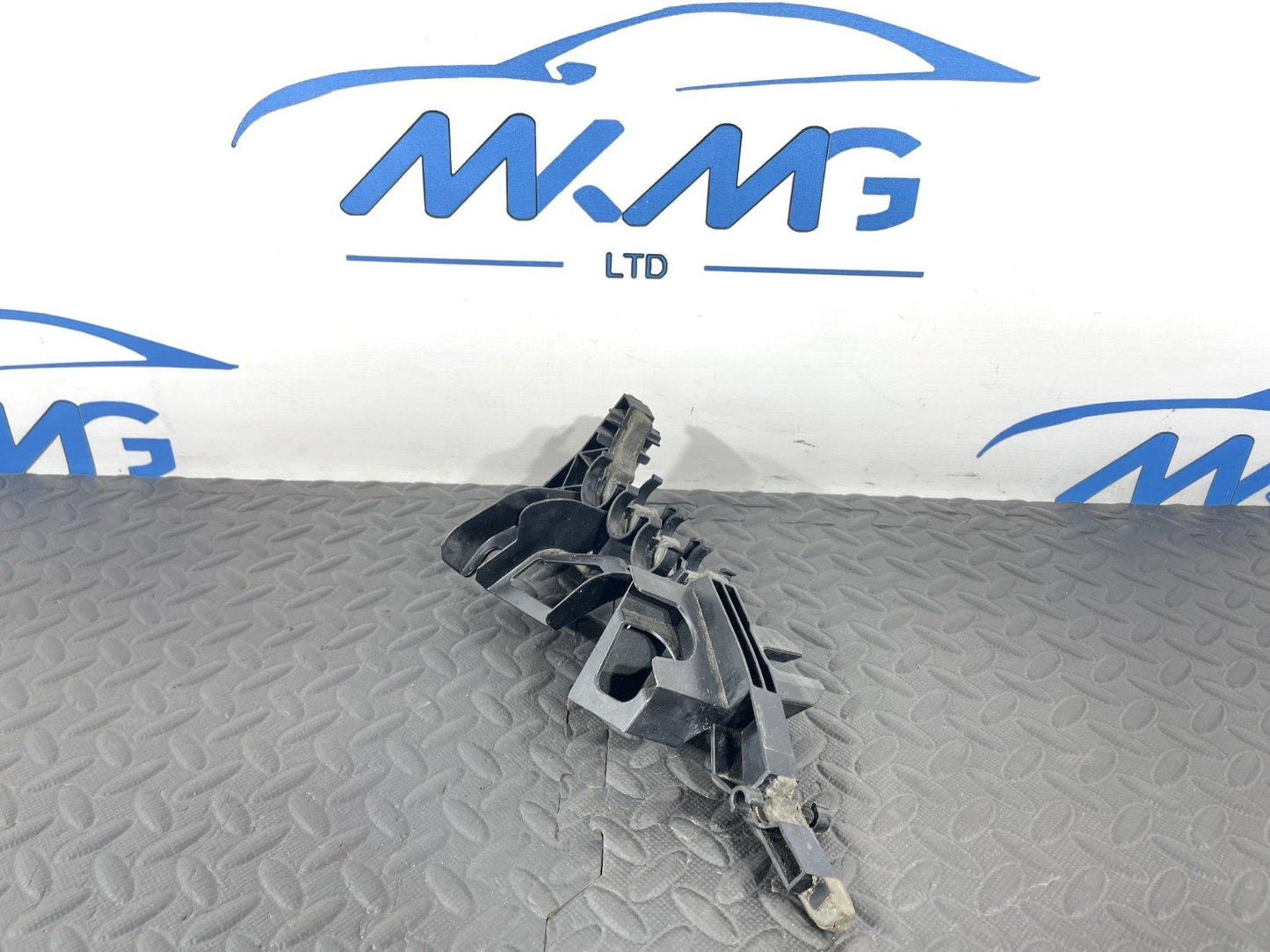 14-21 MERCEDES BENZ C300 W205 GENUINE LEFT SIDE CARRIER COPPING A2058310598