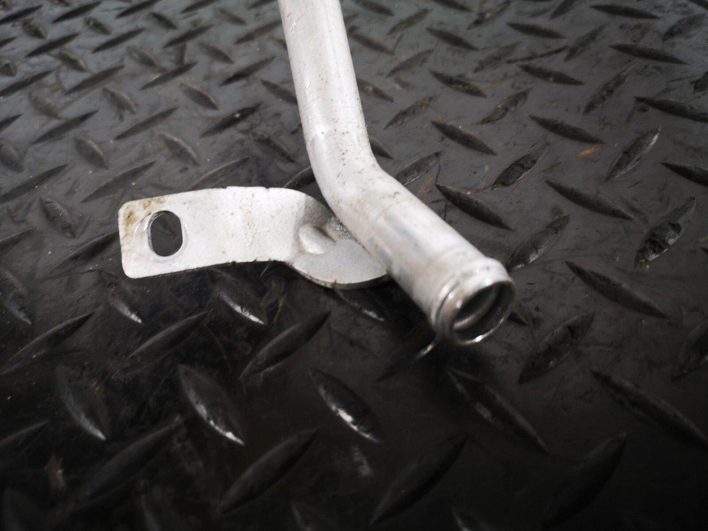 16-19 AUDI A4 B9 S-LINE GENUINE V6 3.0TDI CSW COOLANT HOSE PIPE 8W0121444D