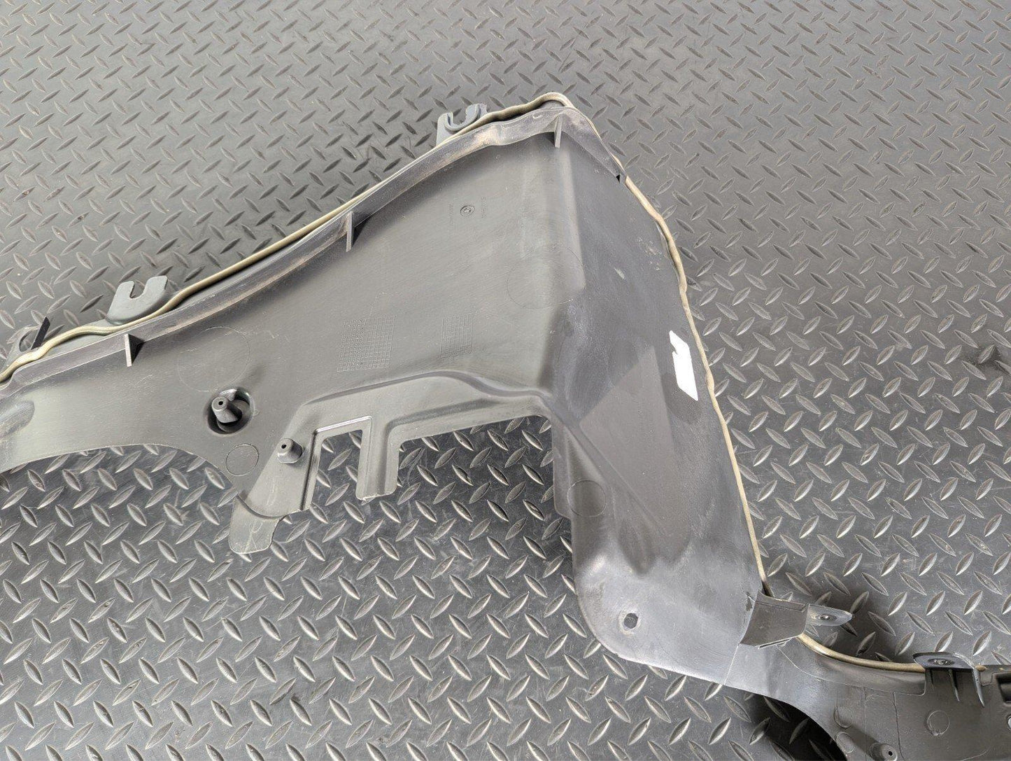 11-19 MERCEDES BENZ ML W166 GENUINE LOWER LEFT N/S PARTITION PANEL A1666201178