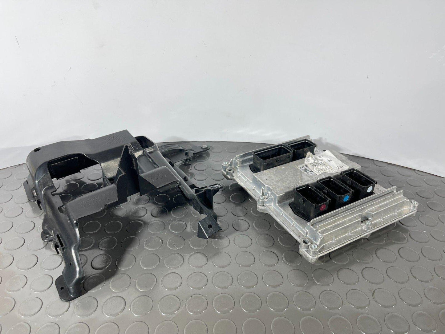 16-19 AUDI A4 B9 ESTATE GENUINE ENGINE CONTROL UNIT ECU 059907309F 8W0907311