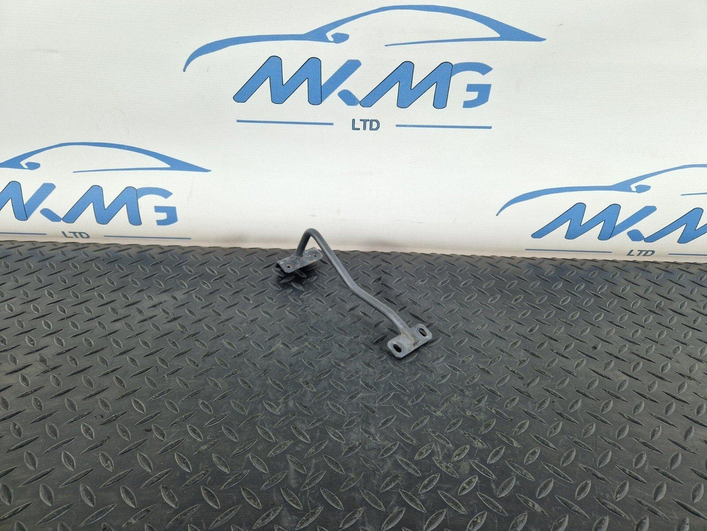 14-21 MERCEDES BENZ C200 W205 FRONT LOCKING STRIKER SUPPORT BRACKET A2058980032