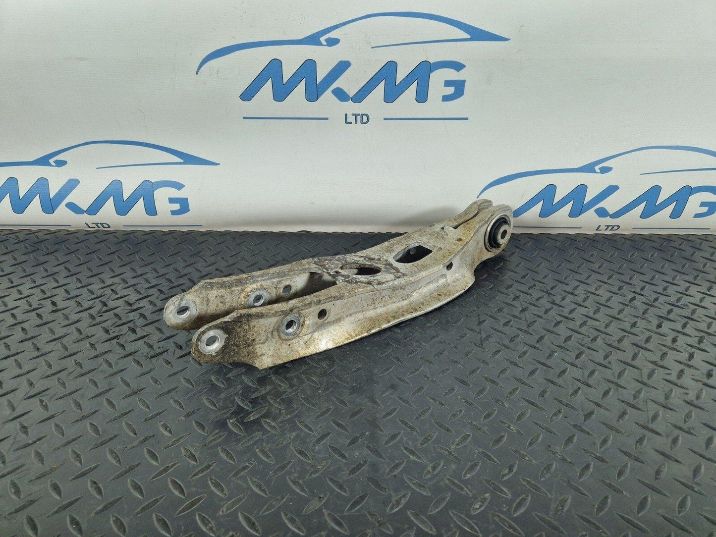 16-19 AUDI A4 B9 GENUINE REAR RIGHT OR LEFT SIDE LOWER CONTROL ARM 8W0505311H