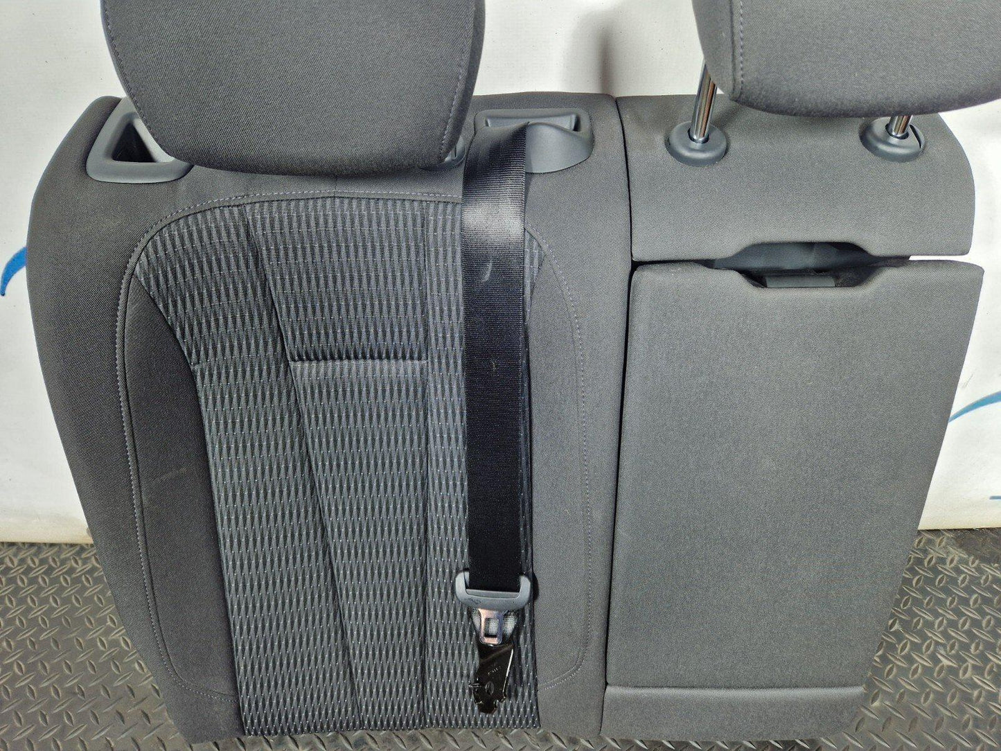 16-19 AUDI A4 B9 SALOON REAR RIGHT O/S/R CLOTH SEAT WITH ARMREST & HEADREST