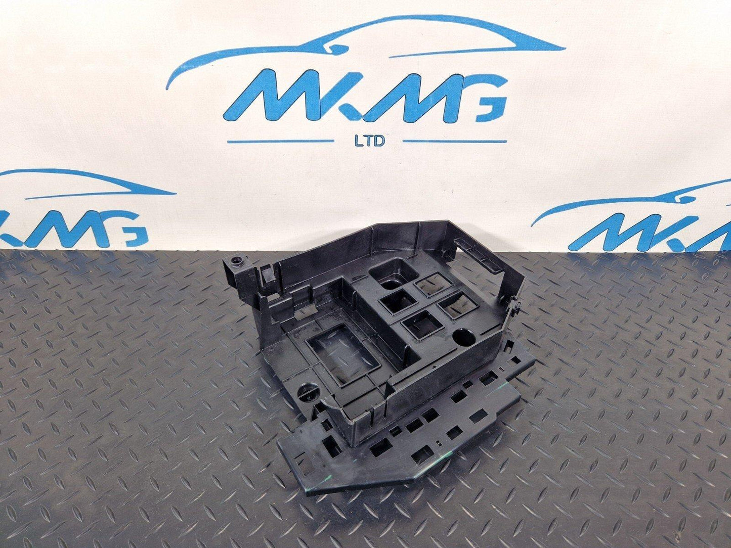 18-ON MERCEDES SPRINTER W907 W910 FOOTWELL FIREWALL CENTER BRACKET A9075451500