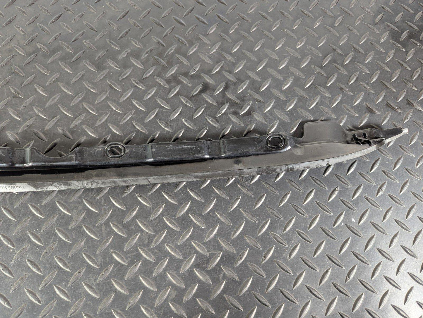 13-19 MERCEDES BENZ CLA C117 FRONT RIGHT O/S SIDE BONNET SEAL A1178800297