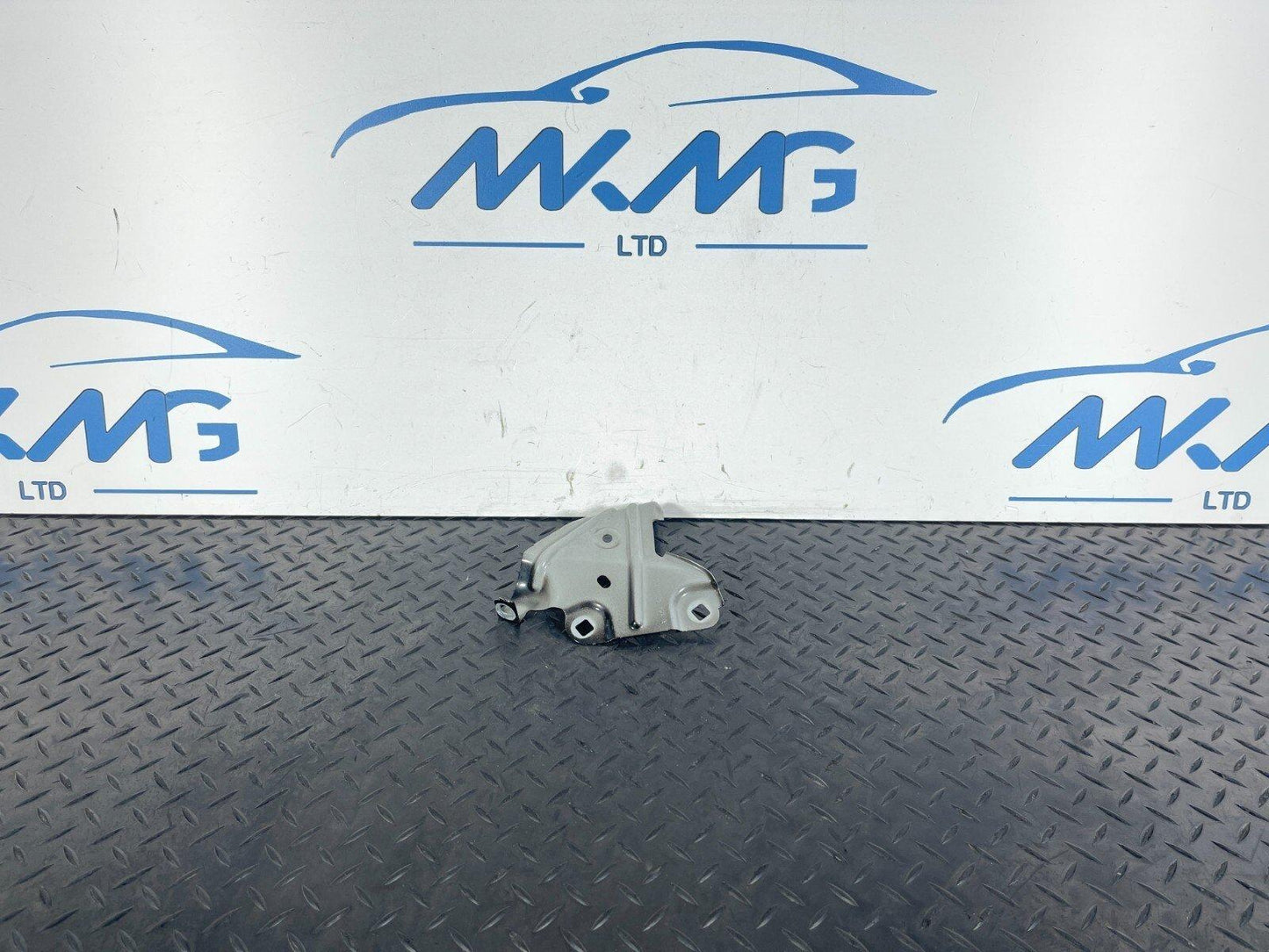 16-22 BMW X1 F48 FRONT RIGHT DRIVER SIDE WING FENDER BRACKET HOLDER 7351516